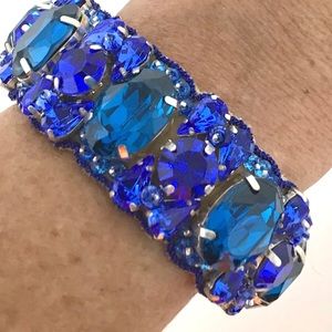 BEAUTIFUL BLUE CRYSAL & BEADED BRACELET